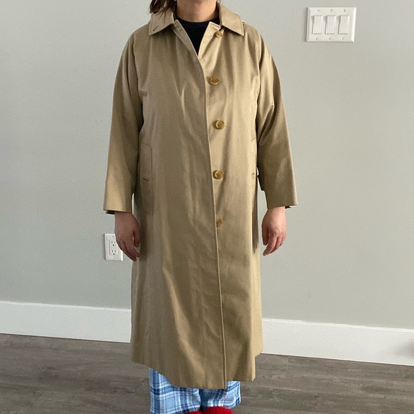 Burberrys trench coat - Picture 3 of 13